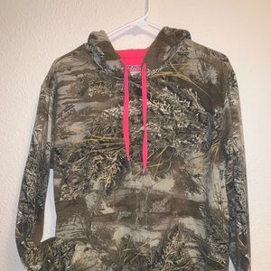 Camo sweater, EUC no stains tears or damages.